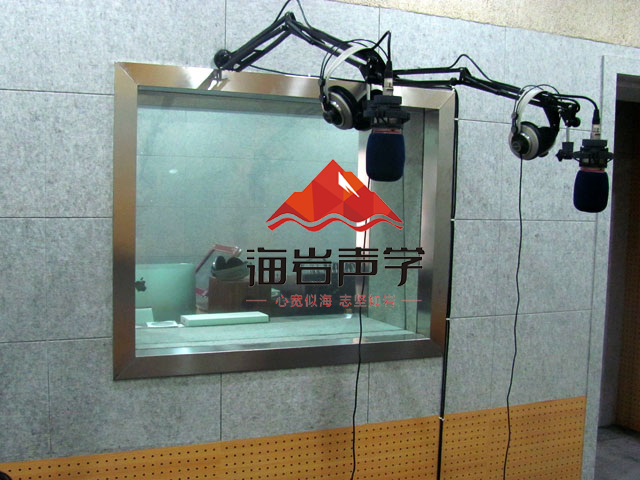 攀枝花經(jīng)貿旅游學(xué)校錄音棚